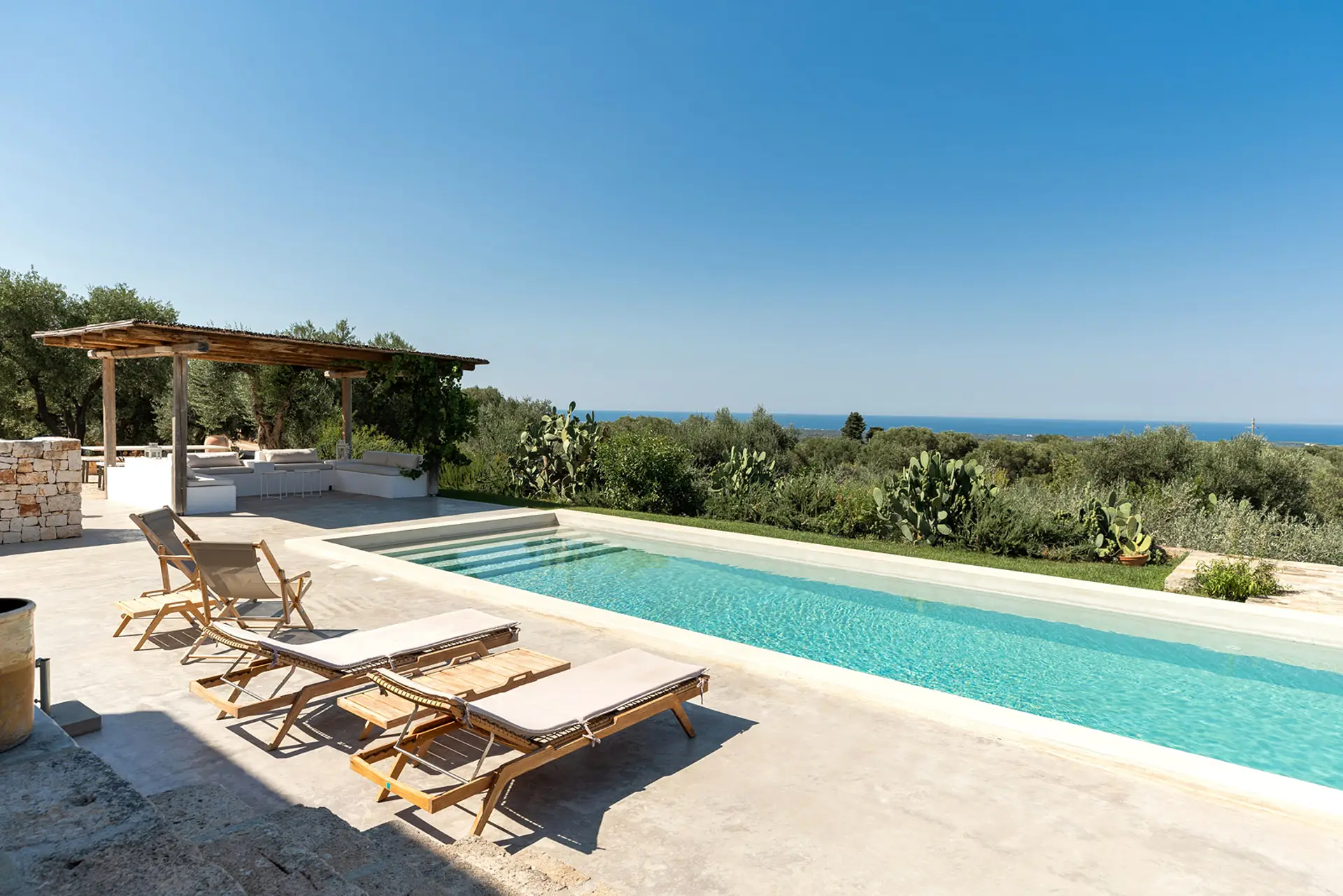 11_5_NUOVA_Villa_Margareta_Puglia_Paradise_luxury_seafront_living_veranda_living_room_outside_details