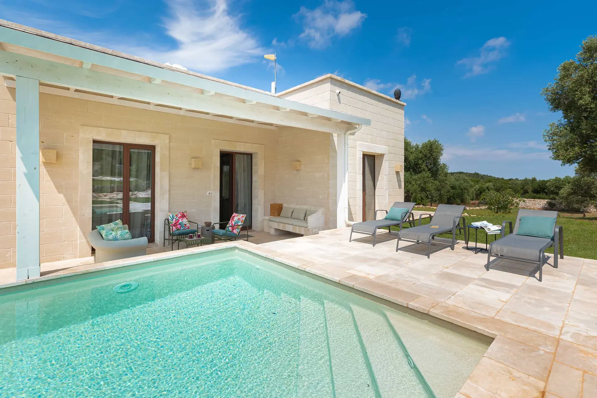 22_Villa_Elisa_Puglia_Paradise_luxury_outside_pool_are_relax_entrance_risultato