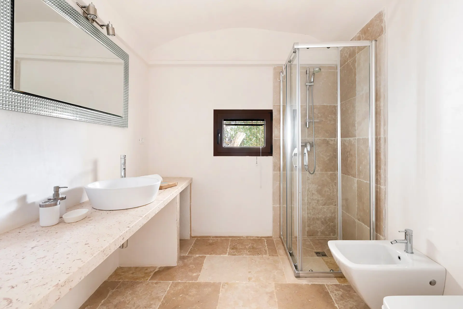 41_NUOVA_Villa_Elisa_Puglia_Paradise_luxury_bath_room_suite_risultato