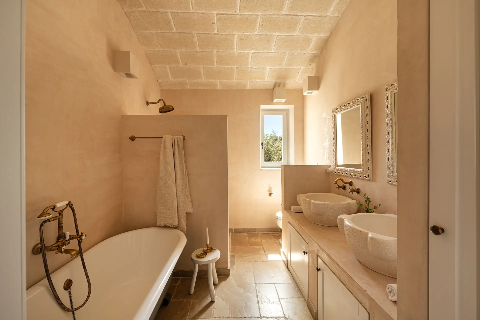 43_Villa Margareta_master bedroom 1 ensuite