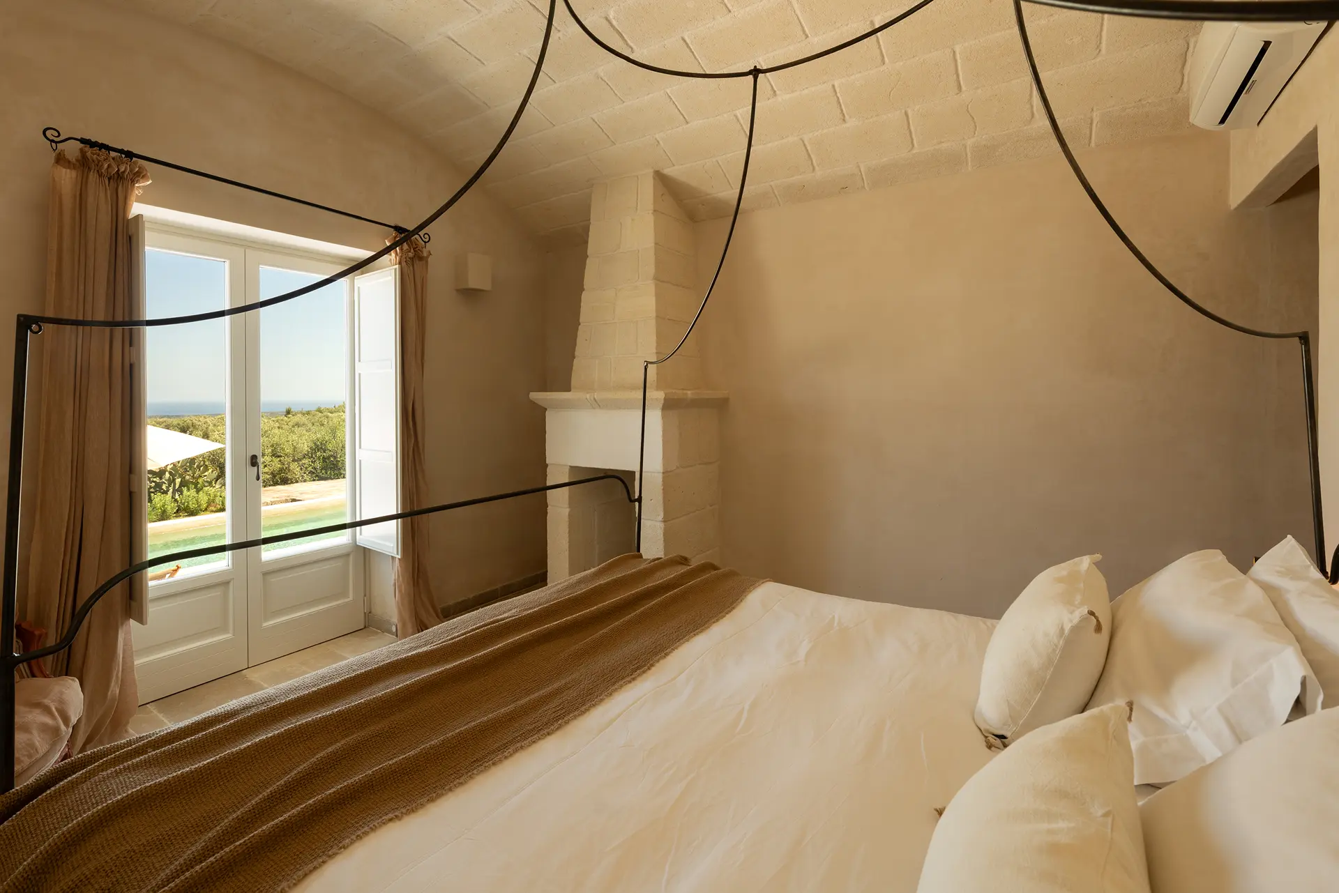 51_Villa Margareta_master bedroom 2