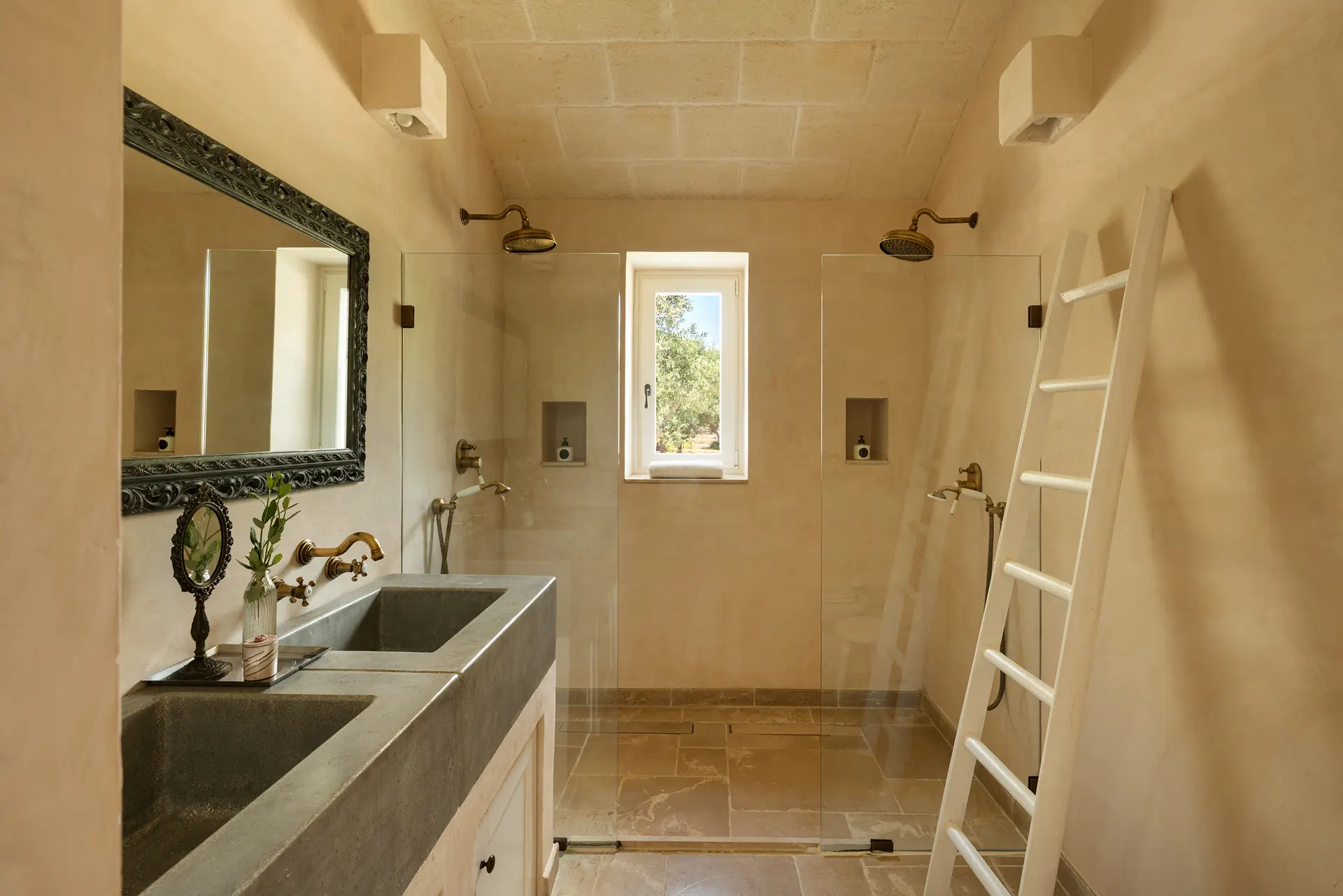 52_Villa Margareta_master bedroom 2 ensuite