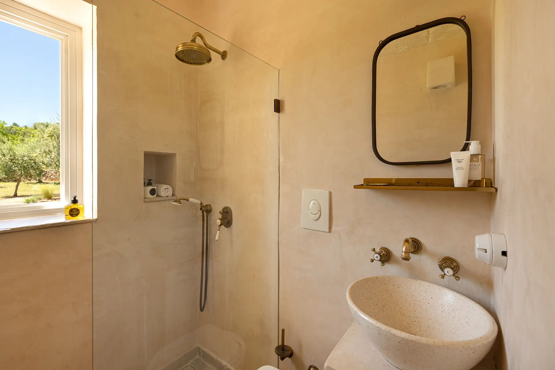 72_Villa Margareta_master bedroom 4