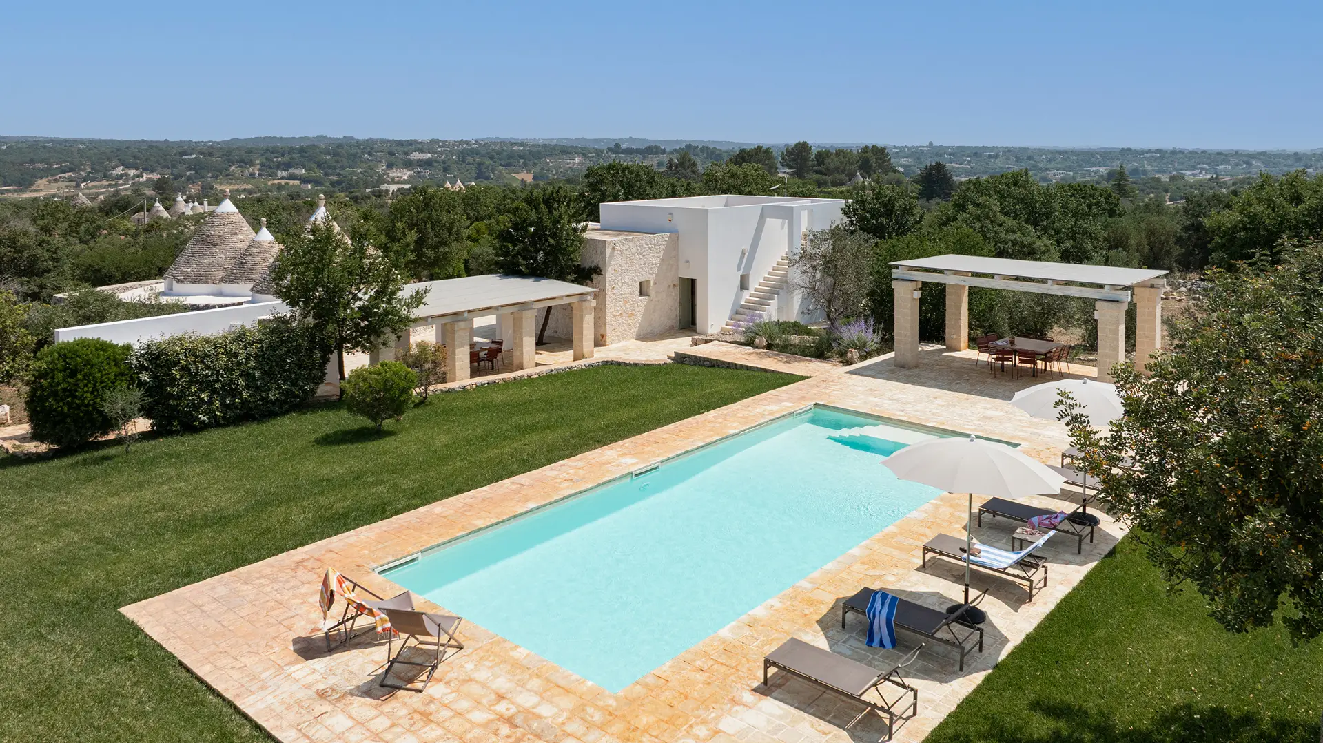 Spectacular Garden and Pool