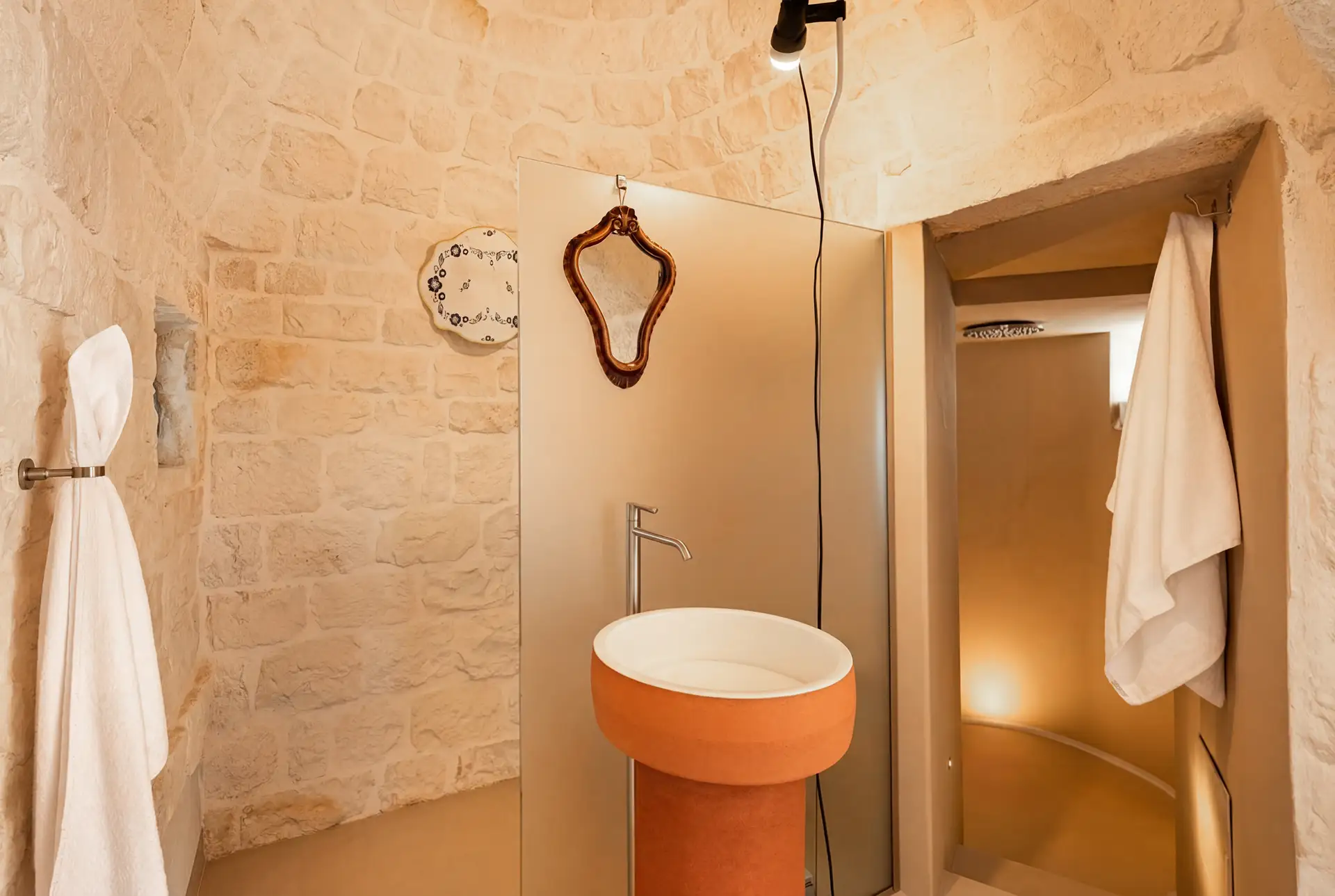 Ensuite bathroom with shower of Trullo Bedroom
