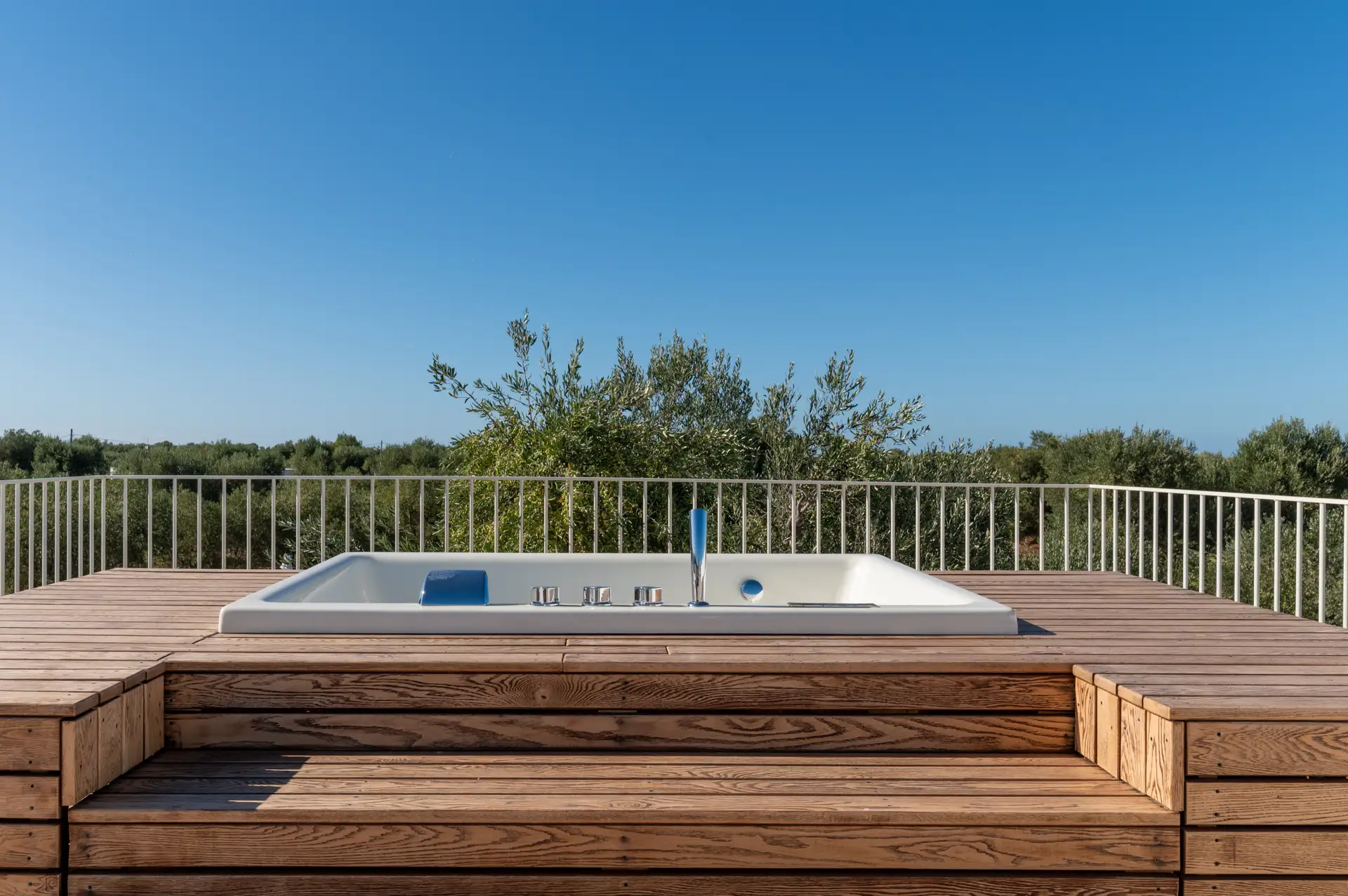 Immergiti nel silenzio sotto cieli azzurri senza fine